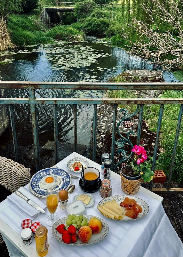 Hotel Moulin Le Fleurie Charenton-du-Cher Esterno foto