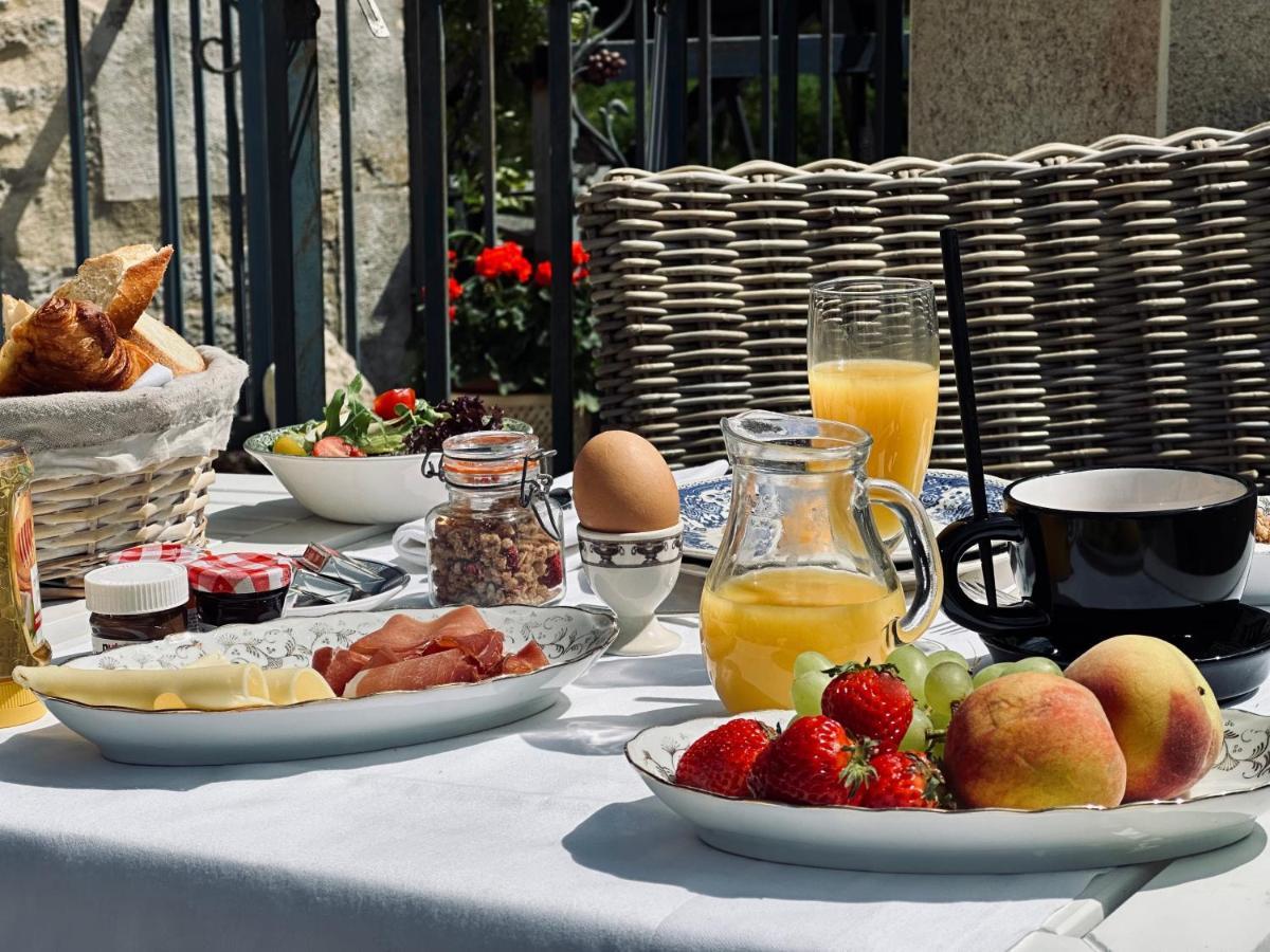 Hotel Moulin Le Fleurie Charenton-du-Cher Esterno foto
