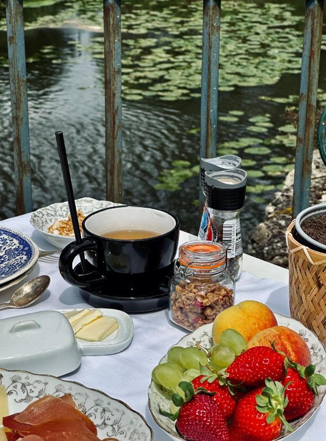 Hotel Moulin Le Fleurie Charenton-du-Cher Esterno foto